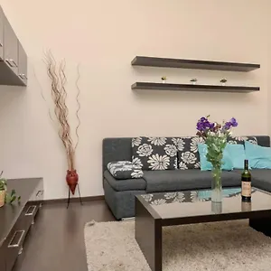 Corvina With Free Private Parking Apartment