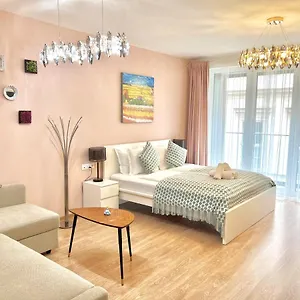 Mm D Budapest